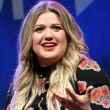 Kelly Clarkson responde seguidor que a chamou de gorda