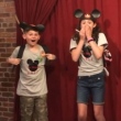 Crianças ouvem de Mickey Mouse que serão adotadas e vídeo viraliza