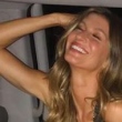 Gisele Bündchen usa look de 10 mil reais durante evento em São Paulo