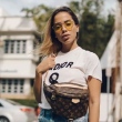 Anitta faz vídeo na garupa de mototáxi: “Para fugir do trânsito”