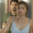 Marcos (Romulo Estrela) aparece atrás de Paloma (Grazi Massafera) e rola um climão em 'Bom Sucesso' 