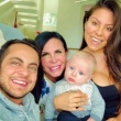 Thammy Miranda publicou uma foto em que aparece junto com a família, incluindo o filho, Bento