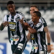 Matheus Babi comemora gol sobre o São Paulo