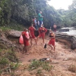 Bombeiros buscam por menina de 11 anos que se afogou enquanto brincava no Rio Passo Três, em Uruaçu