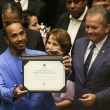 Lewis Hamilton recebe título de cidadão honorário pela Câmara dos Deputados